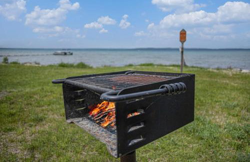 Gorgeous Grand Traverse Bay Beach Front Condo - Foto 31