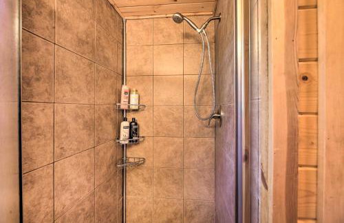 Fire Pit and Hot Tub Lakeside Cabin on 2 Acres! - Foto 45