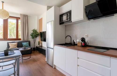 Estudio moderno con parking, frente al Palacio de Congresos - Foto 2