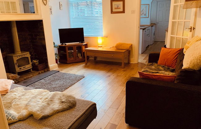 Cosy Cottage Sleeps 6 Suit Families, Contractors, Couples - Photo 1