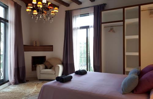 Beautiful Apartment on Las Ramblas with Port views - Photo 23