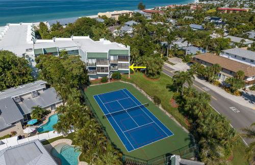Sun Plaza by Coastal Chic Vacations - Private Beach Access with Pool and Tennis - Photo 12