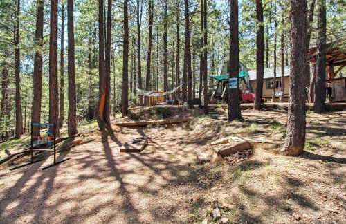 Near Trails Forest Lake Retreat with Backyard Oasis - Foto 34