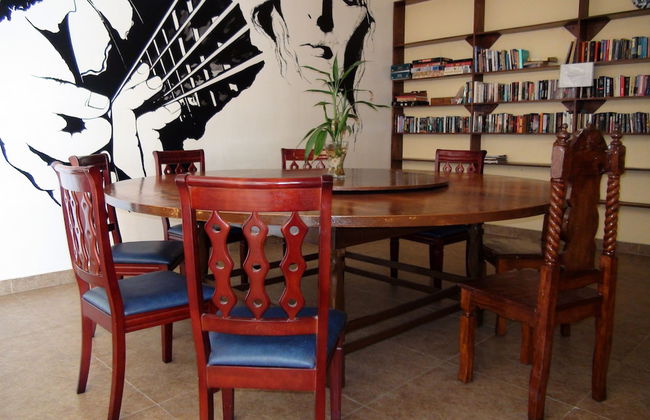 Squares Cafe and Apartments - Foto 35