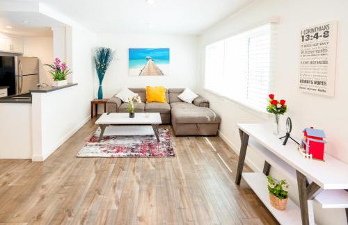 Cozy Stylish 1-Bedroom In Hollywood With Free Gated Parking - Photo 19