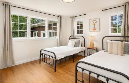 DT Bellevue Hidden Gem With a View & AC - Foto 11