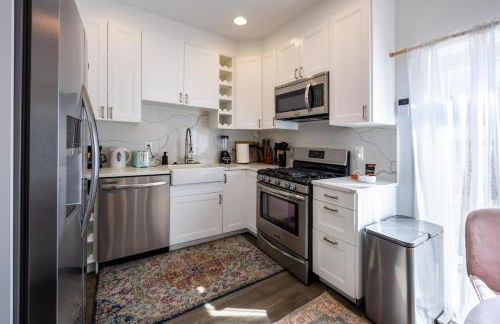 Charming 2BR Townhouse with Patio & Parking in DC - Foto 13
