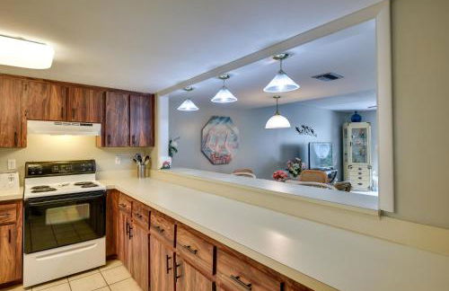 Daytona Beach Shores Condo Rental Walk to Beach! - Photo 8