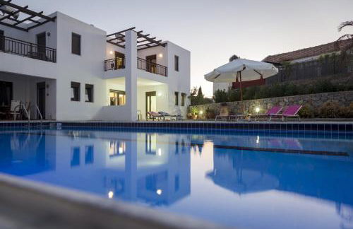 The Corner House at Gennadi Court - Foto 1