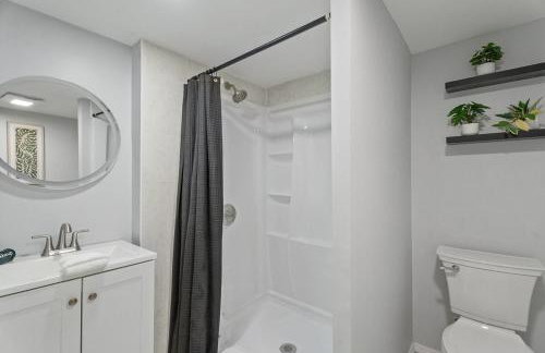 Near Ithaca! Hot Tub! LRG Home! Sleeps 8 Dogs ok! - Foto 13