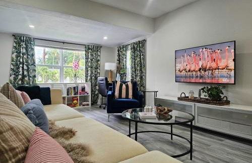 The Ruby - Hot Tub - King beds - Close to LMC - Foto 11