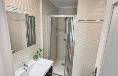 By The Ocean - Foto 8