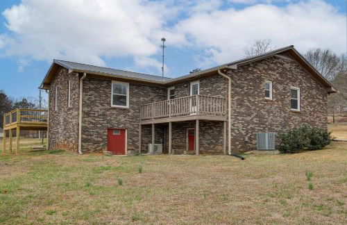Spacious Fishing Getaway by Lake Guntersville! - Foto 32
