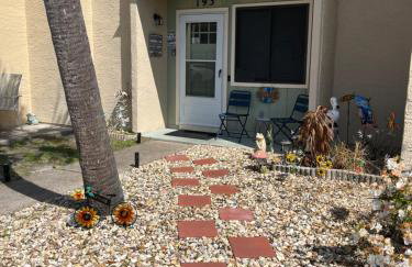 Beach access close to Walmart, Bowling,skating and Game room - Photo 4