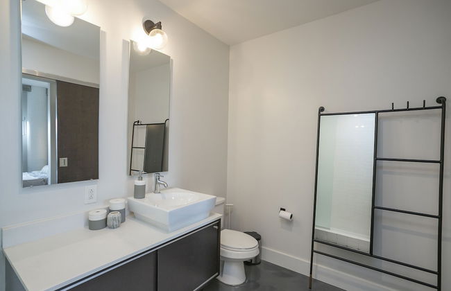 Sleek Furnished Modern Downtown Condo - Foto 28