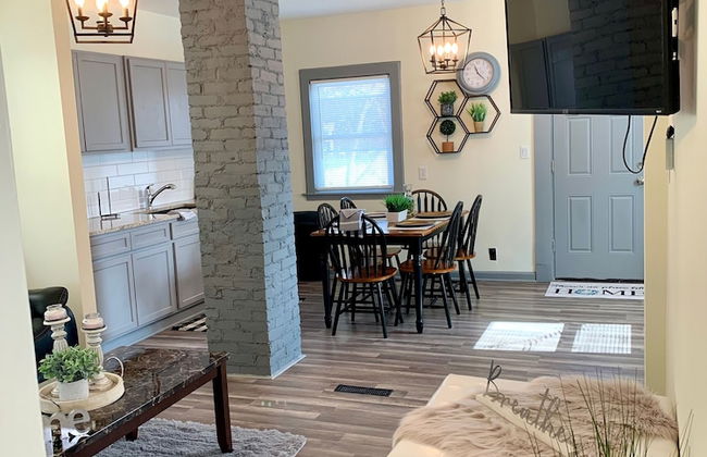 The Southside Villa - With Private Yard & Parking, Near Falls & Casino by Niagara Hospitality - Foto 22