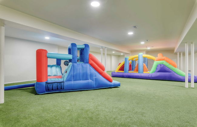 Game Farm Villa by Avantstay 10bdr, Private Pond, Spa, Pool Family-friendly - Foto 4