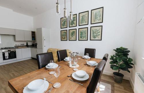 Grade II Mill Townhouse in Leeds with Free Parking which Sleeps 6 - Photo 30