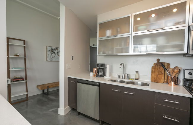 Sleek Furnished Modern Downtown Condo - Foto 9