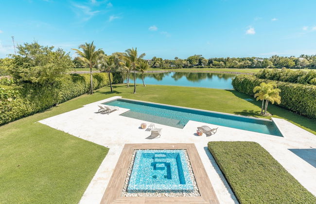 Spacious Villa w Pool Garden Views - Photo 46