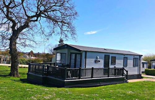 Relaxing Retreat with Hot Tub - Photo 1