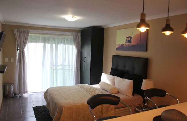 Chic & Serene 1-Bed Haven in Roodepoort - Photo 37