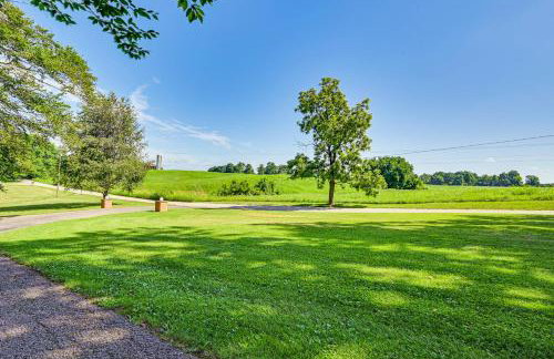Golf Course Views and Games Galore - Vine Grove Gem! - Foto 2