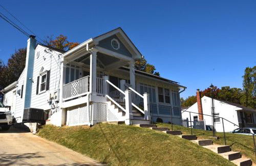 Handsome Home Renovated - close to Metro - Foto 49