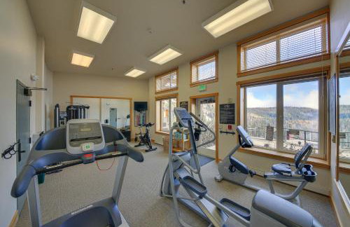 Luxe Schweitzer Condo with Hot Tub Ski-InandSki-Out! - Foto 21