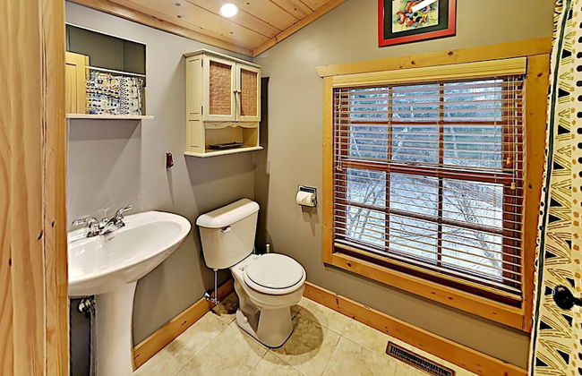 Round House on Round Lake - Photo 20