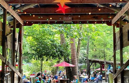 Comfort, Fun, & Charming - 5BR Oasis with Pool - Foto 38