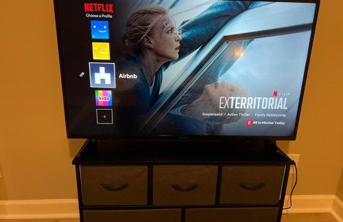 Modern Basement Retreat 2BR King suite - Foto 5