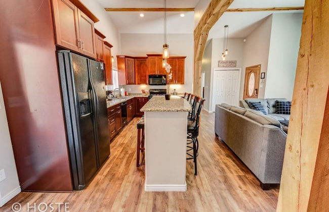 Mtn Dream! Fireplace, Patio & Hot Tub 4BR - Photo 19