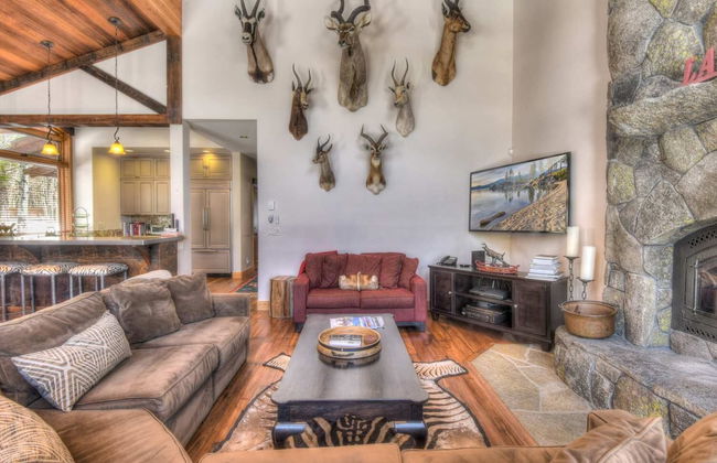 Ridge Court Barrel Relax in Private Hot Tub - Photo 8