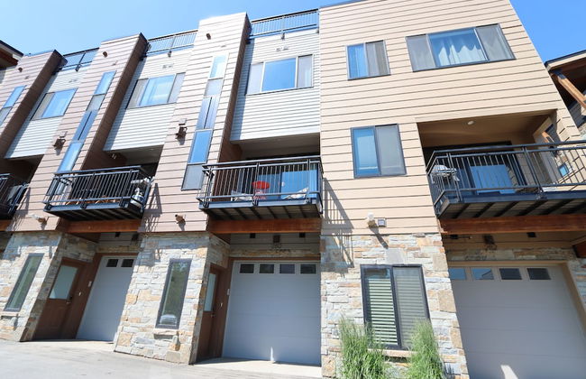 Arrow Luxury Rooftop Shopping and More! - Foto 44