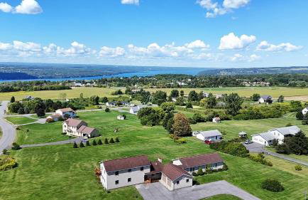 5BR Accessible Valley & Lake View Home Near Cornell - Sleeps 10 - Foto 35