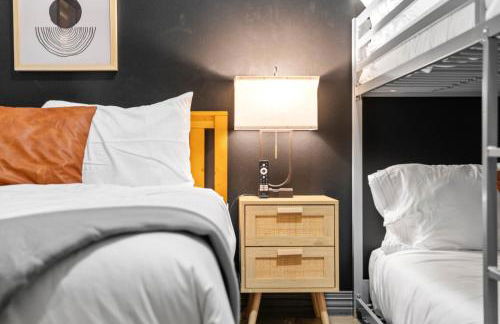 Beautiful Downtown Apartment with Pool, Laundry, Parking - Foto 34