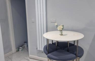 Newly Refurbished 2- Bed Stylish Home - Foto 7