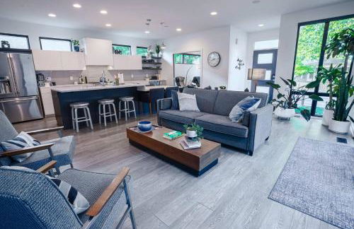 3 bed 3 bath Modern Luxury Home with Hot Tub and Rooftop Patio - Foto 1