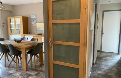 F3 lumineux avec terrasse, garage, clim et ascenseur à 500m du centre et 800m des thermes - FR-1-703-85 - Foto 6