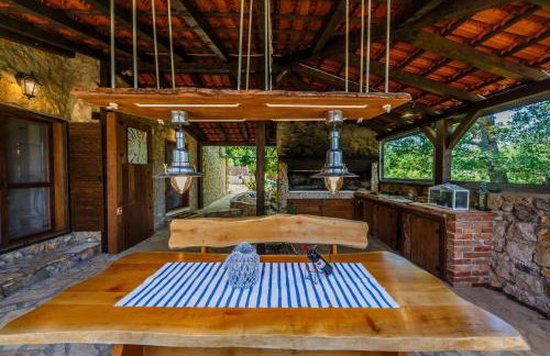 Rustic villa Radosic with indoor pool - Foto 17