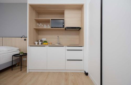 Bright Apartments with Air Conditioning, close to the Metro Station and PGE National by Noclegi Renters - Foto 12