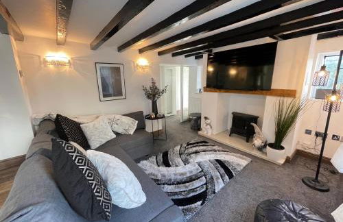 Tollgate House - Luxury Cozy Cottage - HUGE Hot Tub - Alton Towers - Foto 8