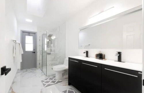 Modern Lakefront Home - Foto 15