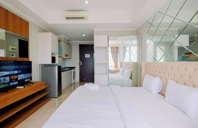 Comfort And Modern Look Studio Menteng Park Apartment - Photo 1