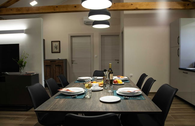 The Poolside Stone House in Bale - Foto 19