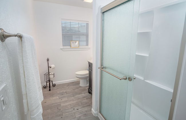 Splendid Gated 4 BR 2 BA Home Near Downtown - Foto 17