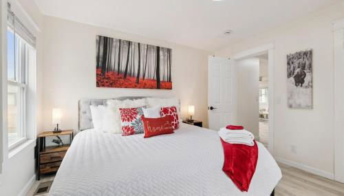 Pet Friendly, Gated Backyard, Game room, Hot Tub - Photo 5