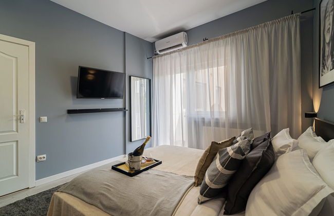 Chic Black White 2BR Retreat on Dambovitei - Foto 11