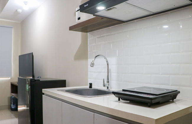 Modern Look and Homey Studio Apartment LRT City Jatibening - Foto 8